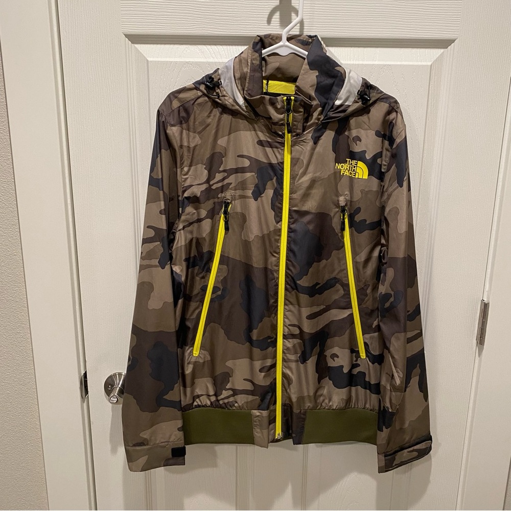 Men’s Medium The North Face Windbreaker Camo Hooded Jacket